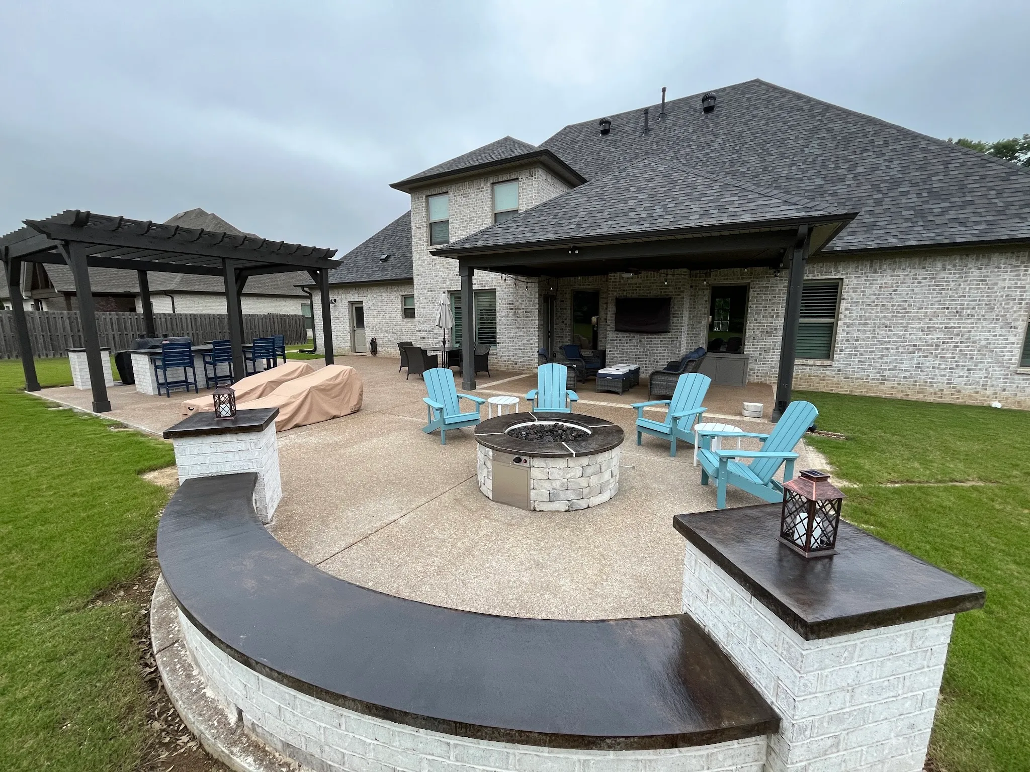 Pergola & Fire Pit Patio
